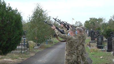 Херсон попрощався із Олександром Клевцем - курсантом, який загинув у авіакатастрофі АН-26 Херсон попрощався із Олександром Клевцем - курсантом, який загинув у авіакатастрофі АН-26
