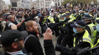У Лондоні під час протестів проти карантину сталися сутички з поліцією У Лондоні під час протестів проти карантину сталися сутички з поліцією