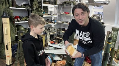 Випікав і продавав хліб: десятирічний житомирянин зібрав та передав Сергію Притулі 10 тисяч гривень для ЗСУ Випікав і продавав хліб: десятирічний житомирянин зібрав та передав Сергію Притулі 10 тисяч гривень для ЗСУ