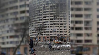 Багатоповерхівка в центрі Чернігова після авіанальоту Багатоповерхівка в центрі Чернігова після авіанальоту