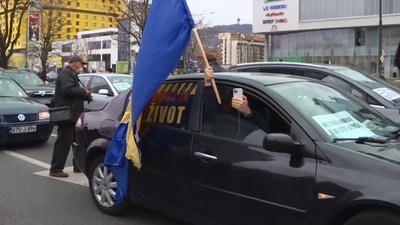 "Бій за життя": у Сараєві влаштували антиурядовий протест через COVID-19