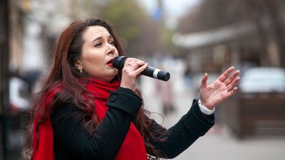 Солістка з Новоукраїнки отримала відзнаку від Головнокомандувача Збройних Сил України Солістка з Новоукраїнки отримала відзнаку від Головнокомандувача Збройних Сил України