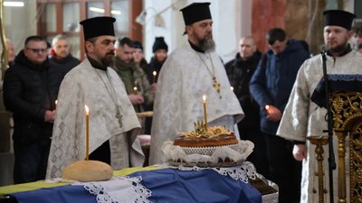 У Луцьку попрощалися із 36-річним військовослужбовцем Віктором Смоляром У Луцьку попрощалися із 36-річним військовослужбовцем Віктором Смоляром