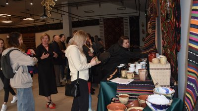 "Мистецтво у темряві": у Вінниці проходить виставка ветерана російсько-української війни Івана Шостака "Мистецтво у темряві": у Вінниці проходить виставка ветерана російсько-української війни Івана Шостака