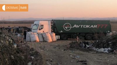 На Прикарпатті затримали фуру із львівським сміттям