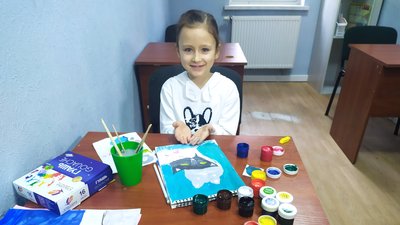 "Гроші на лікування онкохворих". 6-річна вінничанка малює картини та продає їх "Гроші на лікування онкохворих". 6-річна вінничанка малює картини та продає їх