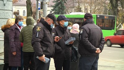 У Житомирі поліцейські провели акцію проти домашнього насильства У Житомирі поліцейські провели акцію проти домашнього насильства