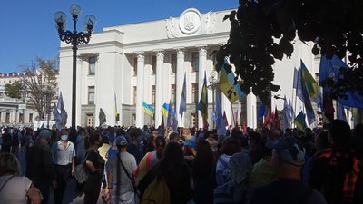 Підтримати українську мову під Верховну Раду приїхали ветерани війни з Прикарпаття Підтримати українську мову під Верховну Раду приїхали ветерани війни з Прикарпаття