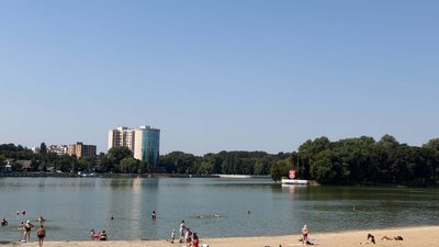 пляж, місто