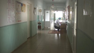 В інфекційному відділенні, яке розташоване в окремому корпусі Ярмолинецької лікарні, можуть приймати до 40 пацієнтів. Фото: Суспільне. Поділля. В інфекційному відділенні, яке розташоване в окремому корпусі Ярмолинецької лікарні, можуть приймати до 40 пацієнтів. Фото: Суспільне. Поділля.