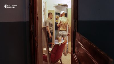 “Вони нас всюди дістануть”. Як живуть у ключових містах оборони Донбасу “Вони нас всюди дістануть”. Як живуть у ключових містах оборони Донбасу