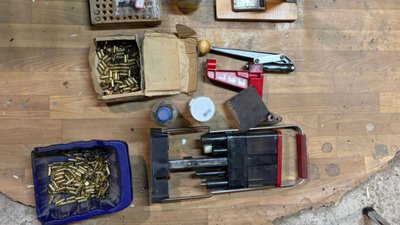 Патрони, вилучені під час обшуку