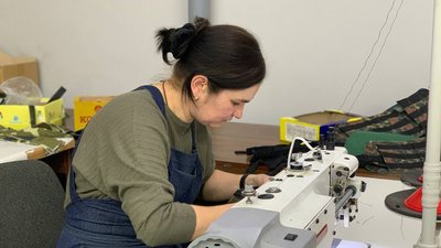 У Тернополі волонтери виготовляють сумки для аптечок
