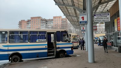 Дефіцит пального: що про ситуацію кажуть на автовокзалах Рівного