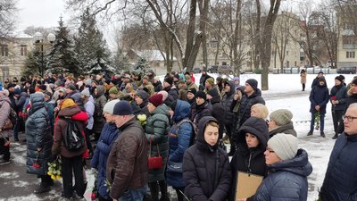 У Полтаві прощаються із п'ятьма захисниками України У Полтаві прощаються із п'ятьма захисниками України