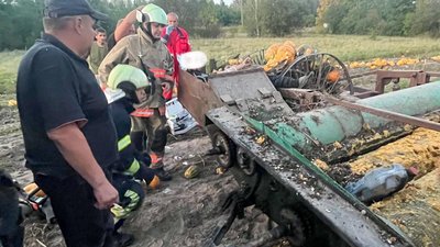 Ногу ампутували: на Волині під час збирання гарбузів чоловікова затисло в подрібнювачі комбайна