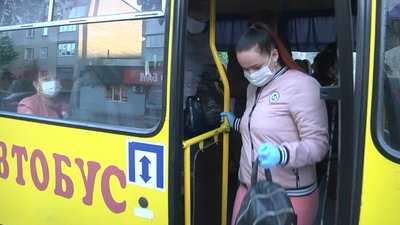 Як на Волині довозять медиків на роботу Як на Волині довозять медиків на роботу