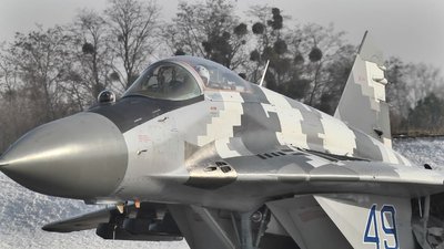 На луцькому летовищі льотчики Севастопольської бригади тренують ведення повітряних боїв На луцькому летовищі льотчики Севастопольської бригади тренують ведення повітряних боїв