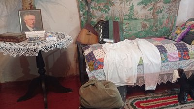 Музей у Шарівці поблизу палацу Музей у Шарівці поблизу палацу