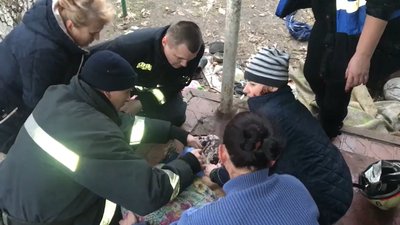 На Черкащині ДСНСники врятували чоловіка, який отруївся чадним газом