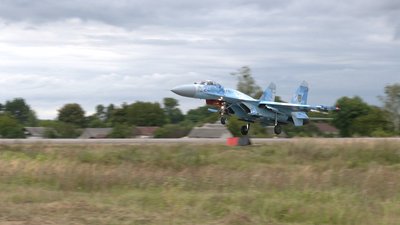 За штурвалом – молоді льотчики: як над Київ – Чоп на Рівненщині винищувачі тренувались За штурвалом – молоді льотчики: як над Київ – Чоп на Рівненщині винищувачі тренувались