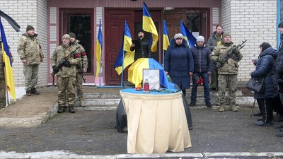 На Сумщині поховали військовослужбовця Євгена Мельника На Сумщині поховали військовослужбовця Євгена Мельника