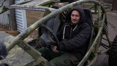 "Ми ночуємо в цеху, щоб більше встигнути". Буковинець майструє баггі для ЗСУ "Ми ночуємо в цеху, щоб більше встигнути". Буковинець майструє баггі для ЗСУ