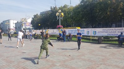 На майдані у Рівному відзначають День фізкультури і спорту. Що у програмі На майдані у Рівному відзначають День фізкультури і спорту. Що у програмі