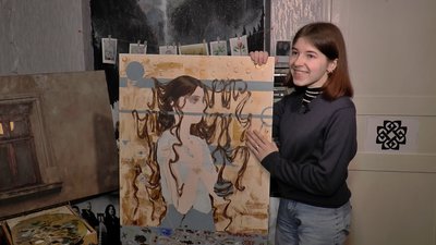 Переселенка Уляна Миронова пише власні картини в Диканьці та займається репродукцією