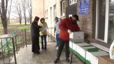 На Донеччині благодійники привезли допомогу для інфекційної лікарні