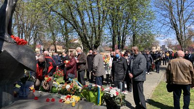 Пам’ять ліквідаторів аварії на Чорнобильській АЕС вшанували в Ужгороді Пам’ять ліквідаторів аварії на Чорнобильській АЕС вшанували в Ужгороді