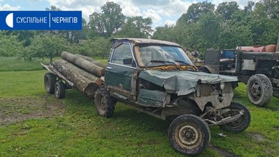 На Борзнянщині затримали нелегальних лісорубів, які перевозили деревину на саморобних тракторах