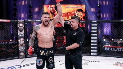Ярослав Амосов виграв надскладний бій та залишився непереможним у MMA