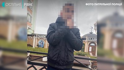 Кричав, що щось підкидають: що відомо про затримання у центрі Рівного
