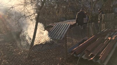 У селах на Франківщині поліцейські оштрафували паліїв трави та сміття