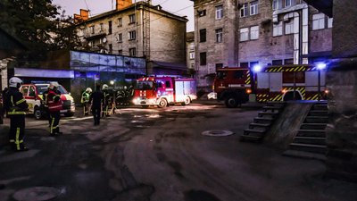 36 рятувальників і 7 пожежних машин вранці приїхали до універмагу у Тернополі