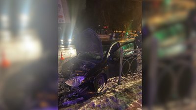 У центрі Рівного легковик влетів у огорожу. "Драгер" показав, що водій пив У центрі Рівного легковик влетів у огорожу. "Драгер" показав, що водій пив