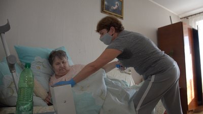 Тернопільська пенсіонерка залишилася без догляду через COVID-19 у соцпрацівниці Тернопільська пенсіонерка залишилася без догляду через COVID-19 у соцпрацівниці