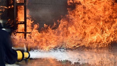 Згорів гараж у селі Будо-Вороб'ївська внаслідок російського обстрілу