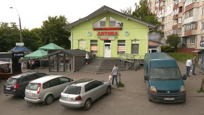 У Рівному двоє з ножем напали на провізорку аптеки й забрали гроші