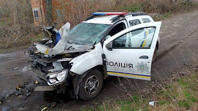 Дрон РФ влучив у поліцейську автівку у Білопіллі