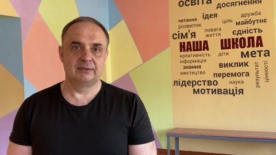 Вдвічі менше першокласників: як цьогоріч навчатимуться у лозівському ліцеї на Харківщині, який зруйнувала РФ Вдвічі менше першокласників: як цьогоріч навчатимуться у лозівському ліцеї на Харківщині, який зруйнувала РФ