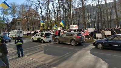 Ресторатори Харкова втретє вийшли на акцію проти карантину вихідного дня