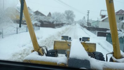 Негода на Прикарпатті: у селах цілодобово розчищають дороги Негода на Прикарпатті: у селах цілодобово розчищають дороги
