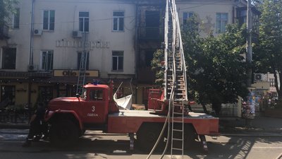 Пожежа в будівлі 1814 року в Одесі: у будівлі сталися обвали, рятувальники отримали теплові удари Пожежа в будівлі 1814 року в Одесі: у будівлі сталися обвали, рятувальники отримали теплові удари