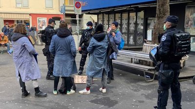 У Швейцарії поліція сльозогінним газом розігнала жіночу демонстрацію