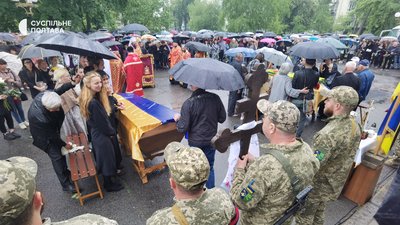 У Полтаві прощаються із воїнами Вячеславом Родіоновим та Юліаном Матвійчуком У Полтаві прощаються із воїнами Вячеславом Родіоновим та Юліаном Матвійчуком