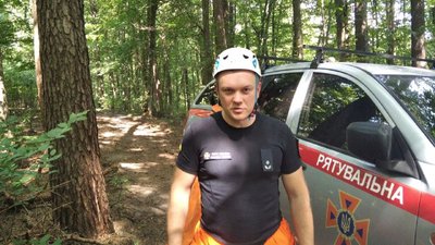 У Кременці пожежники тренувалися рятувати людей у горах У Кременці пожежники тренувалися рятувати людей у горах