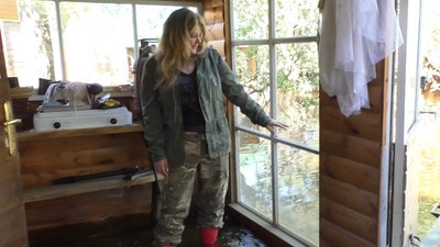 Наслідки водопілля: в селі на Черкащині вода відходить від будинків, а люди повертаються в помешкання Наслідки водопілля: в селі на Черкащині вода відходить від будинків, а люди повертаються в помешкання