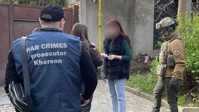 Передавала ФСБ РФ інформацію про дислокацію та озброєння ЗСУ. Херсонську медсестру підозрюють у держзраді Передавала ФСБ РФ інформацію про дислокацію та озброєння ЗСУ. Херсонську медсестру підозрюють у держзраді